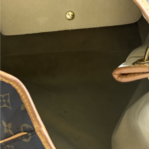 Louis Vuitton Galleria GM - Picture 10 of 11